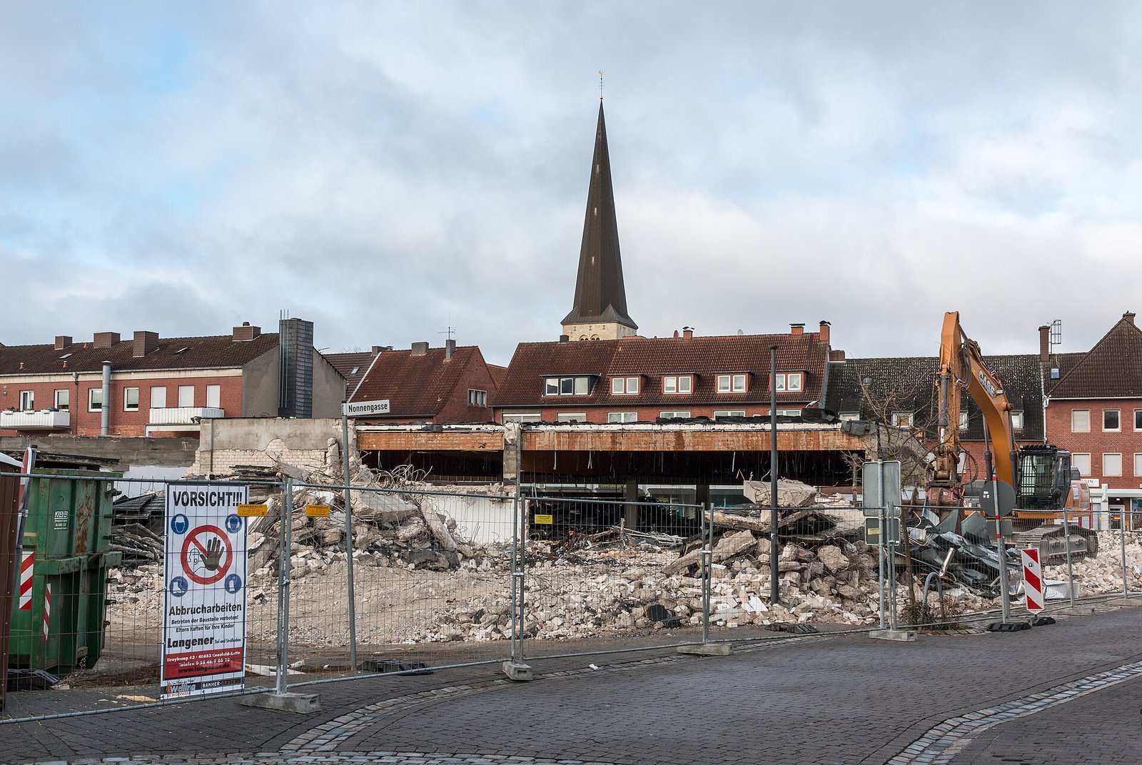 Demolition work at the former KiK building (originally Woolworth), Dülmen, North Rhine-Westphalia, Germany