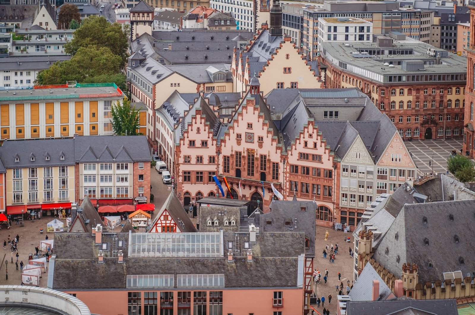 Solaranlage Frankfurt 2026: Kosten, Förderung & Planung
